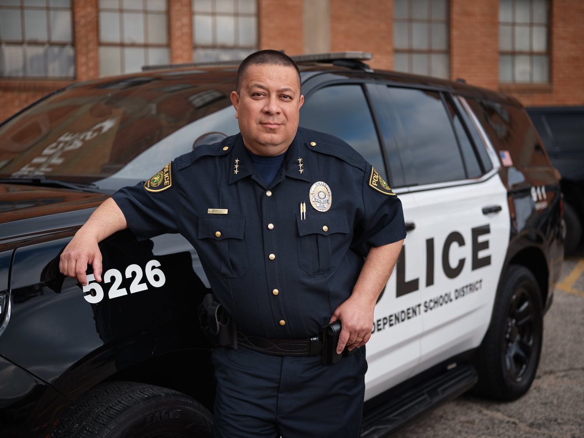 Education has always played an important role in Dallas ISD Police Chief Albert Martinez’s life. Now, he is combining his support for education with his passion for serving others. Learn more: thehub.dallasisd.org/2024/04/01/new…