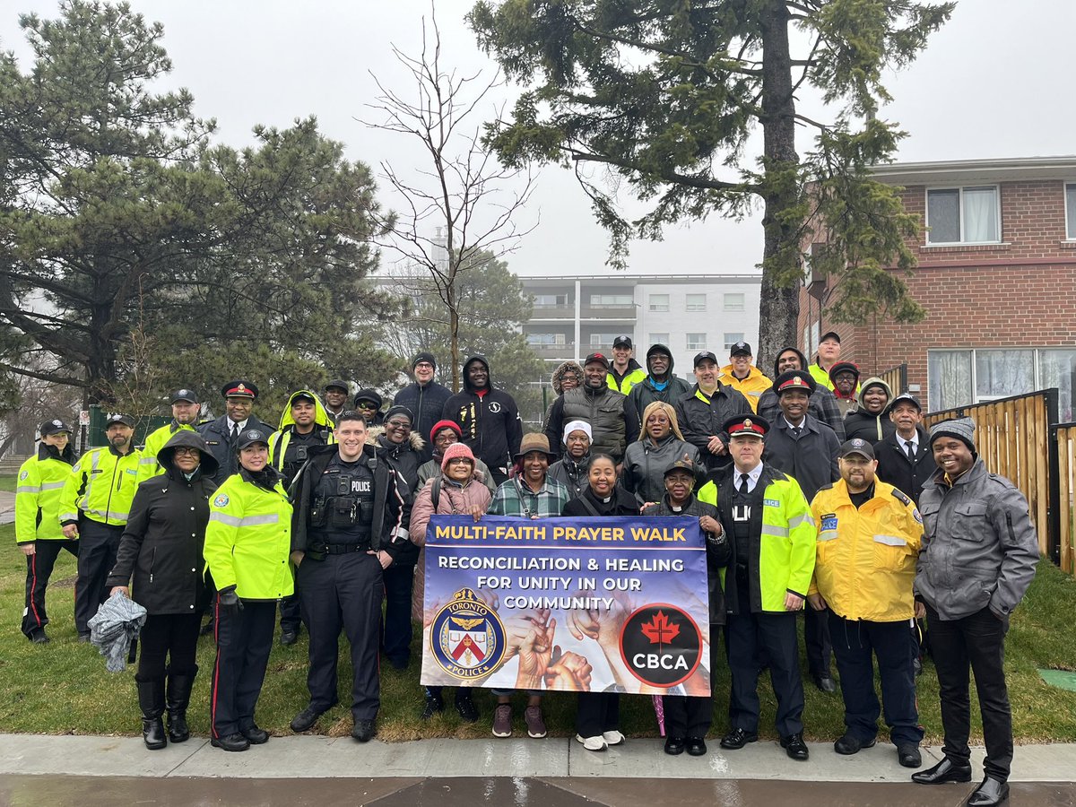 What an amazing #TPSPrayerWalk today with @TorontoPolice and faith leaders in our community. Thank you to those that prayed over our neighbourhoods during our Prayer Walk. #UnityInFaith
