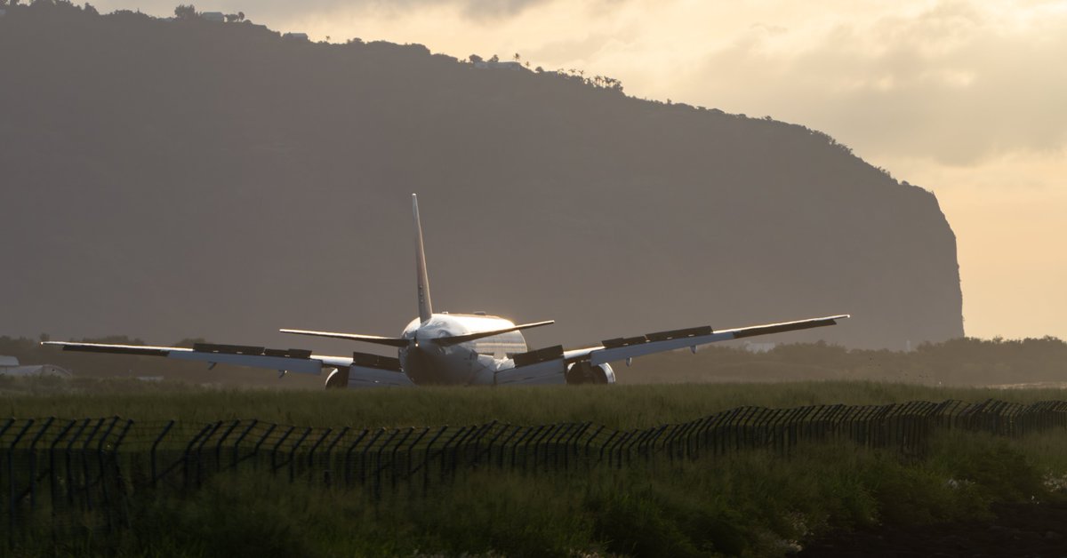 La chance du touriste : une arrivée piste 30 au coucher du soleil👀
UU109 #B777 (F-OLRD)
#Maurice 🇲🇺 - 🇷🇪#LaRéunion
#avgeek #aviation