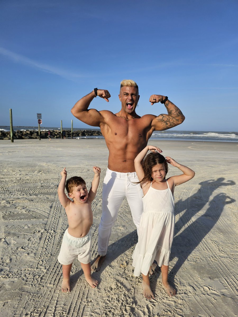 Mommy- 'Let's do a cute family photo shoot at the beach! It'll be fun!' Me- 'Hold my protein shake' 😎😎😎 You know the Stanley boys never miss an opportunity to take their shirts off and flex 💪 Also, I don't think I'm tan enough... any recommendations??? 🤔🤔🤔 #stanleyclan