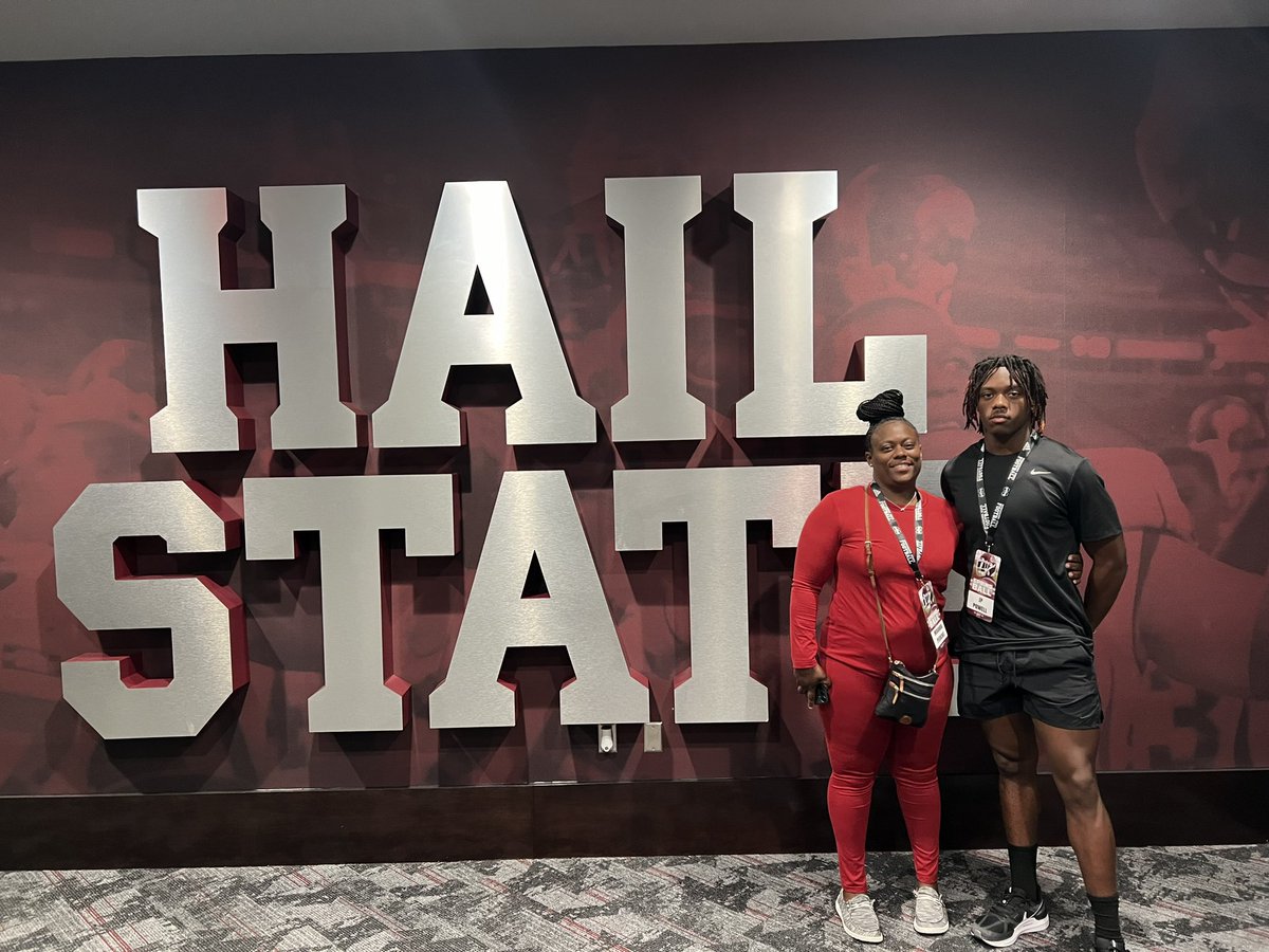 After an amazing visit @HailState I am blessed to say I have received an offer to play @HailStateFB. Thank you @CoachUno1 @Coach_Ajax @AnthonyJTucker @Coach_Leb ! @MrTNT21 @kezmccorvey @millerpirates @JohnGarcia_Jr @MacCorleone74 @adamgorney