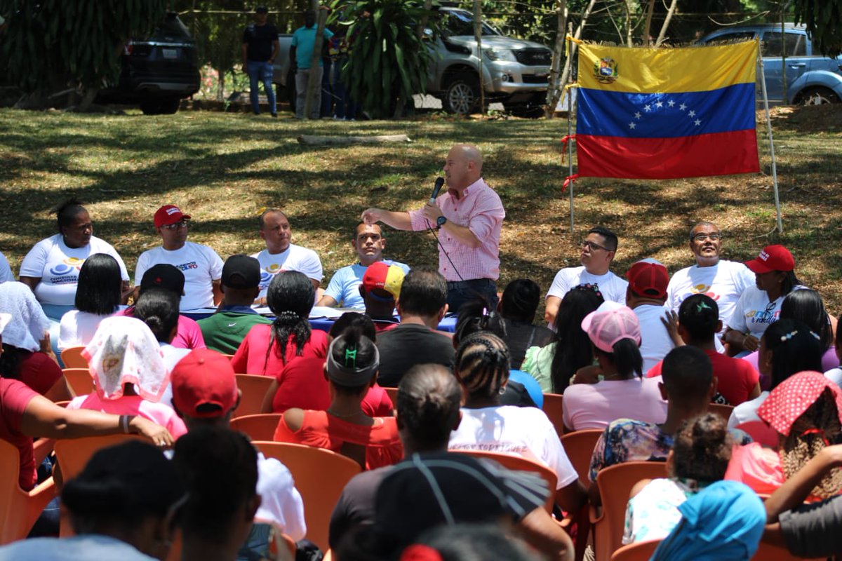 PerezGillbert's tweet photo. Nuestro Barlovento ❤️🪘 

Un despliegue lleno de gente hermosa, mucha cultura, compromiso patrio, pero sobretodo, conciencia plena de que el camino es gobernar con el pueblo. 

Estamos en la campaña de la consulta popular Venezuela 2024.

#RebeldíaAntiImperialista
@NicolasMaduro https://t.co/CJePgiRHP9