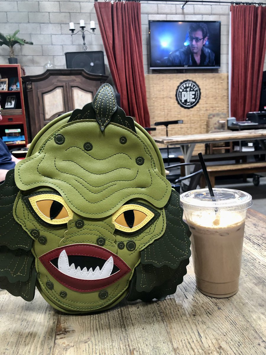 My writer office view today. 💕 Drinking Iced Dirty Chai with @realJGoldblum & #JurassicPark on TV & my Vixen Swamp Monster bag watching me at @REPUBLICofPIE in North Hollywood. ✍️🧋🦖 #writerslife #writerscommunity