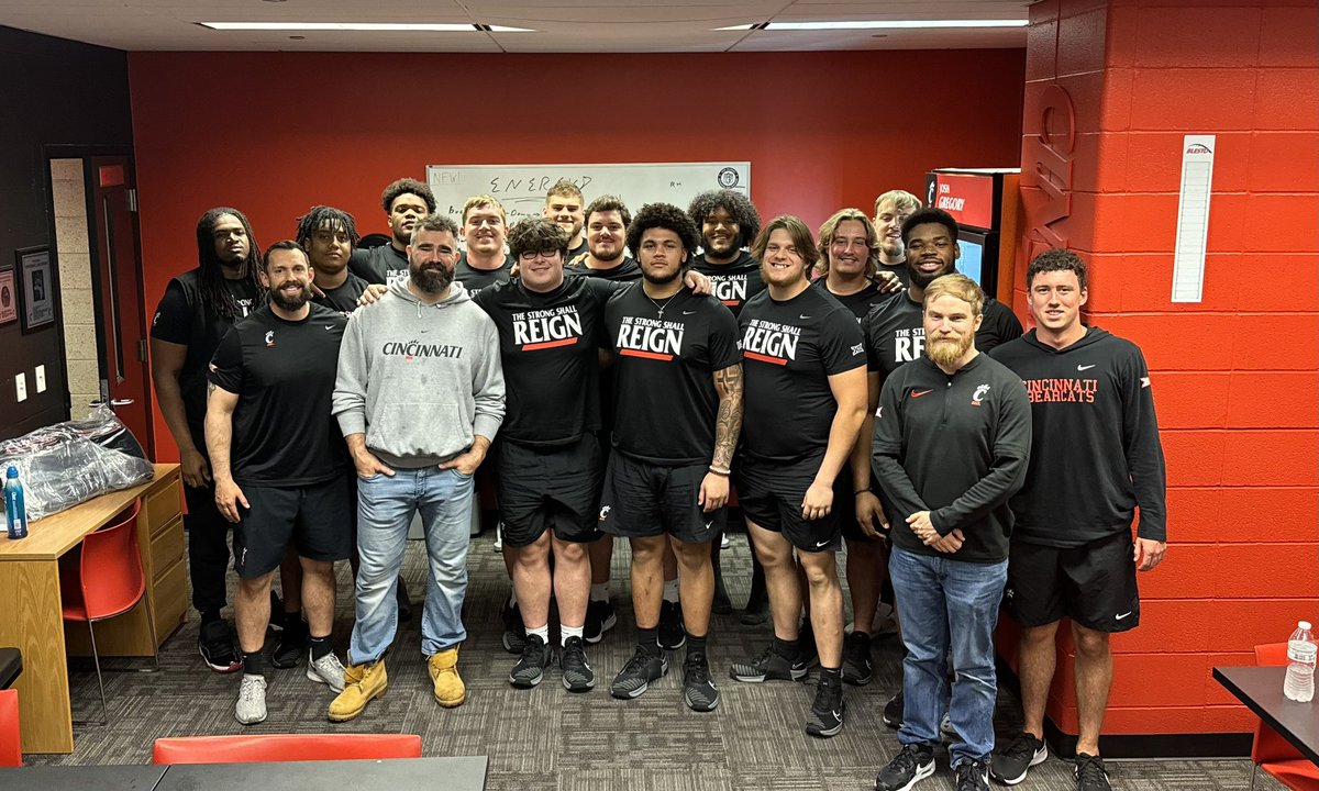 Huge Shout Out To @JasonKelce For Spending Time With The Big Boys Upfront! An Incredible Experience Listening To One Of The Greatest Centers Of All Time!! #GoBearcats @newheightshow