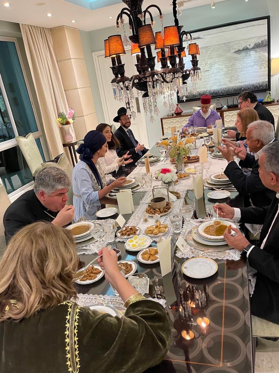 Muy agradecido por la invitación de @BouchraBB embajadora del Reino de Marruecos, para compartir junto a otros líderes religiosos la cena de Iftar. Fue una experiencia muy inspiradora. La comida deliciosa y la conversación muy enriquecedora. @rugurfinkel @MoroccoPanama