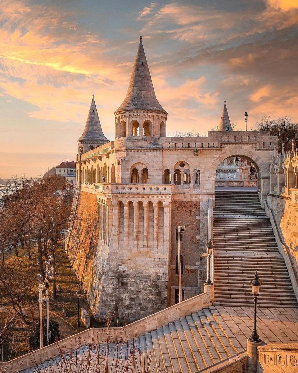 Macaristan, Budapeşte’ye gitmeliyiz.