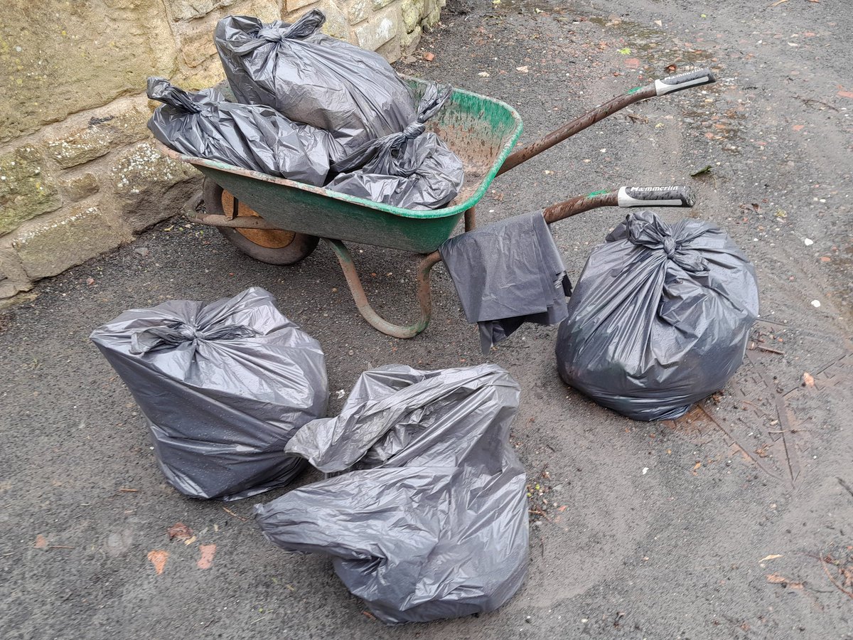 Thanks to all who attended the Big Spring Clean yesterday. A small, but beautifully formed group, cleared 8 bags of rubbish, mostly from along the Link Path towards Tynemouth Station.
Not bad for an hour of concentrated effort.
#northshields #tynemouth #whitleybay #BigSpringClean