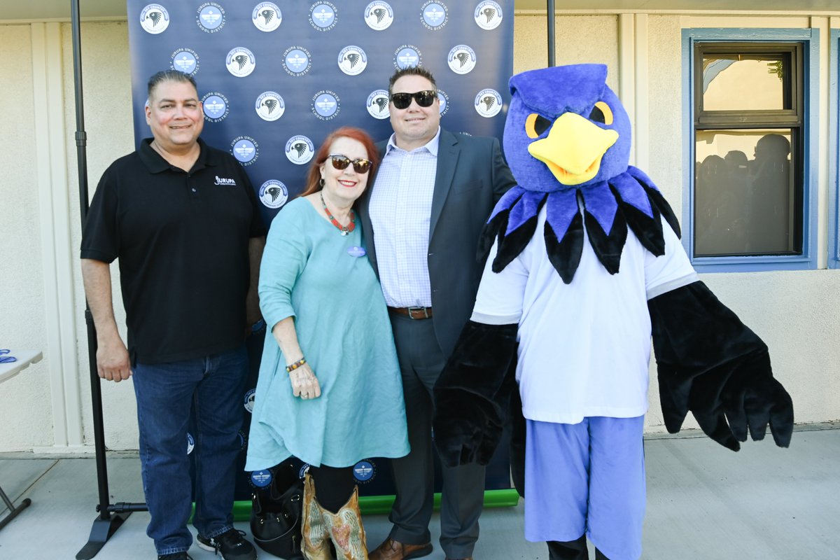Congrats to Sky Country Elem. on their 40th anniversary. I enjoyed celebrating w/ our students, staff &amp; community including alumni such as Jurupa Valley Mayor Guillermo Silva. I was happy to see the community come together to celebrate our past, present, &amp; future student success.