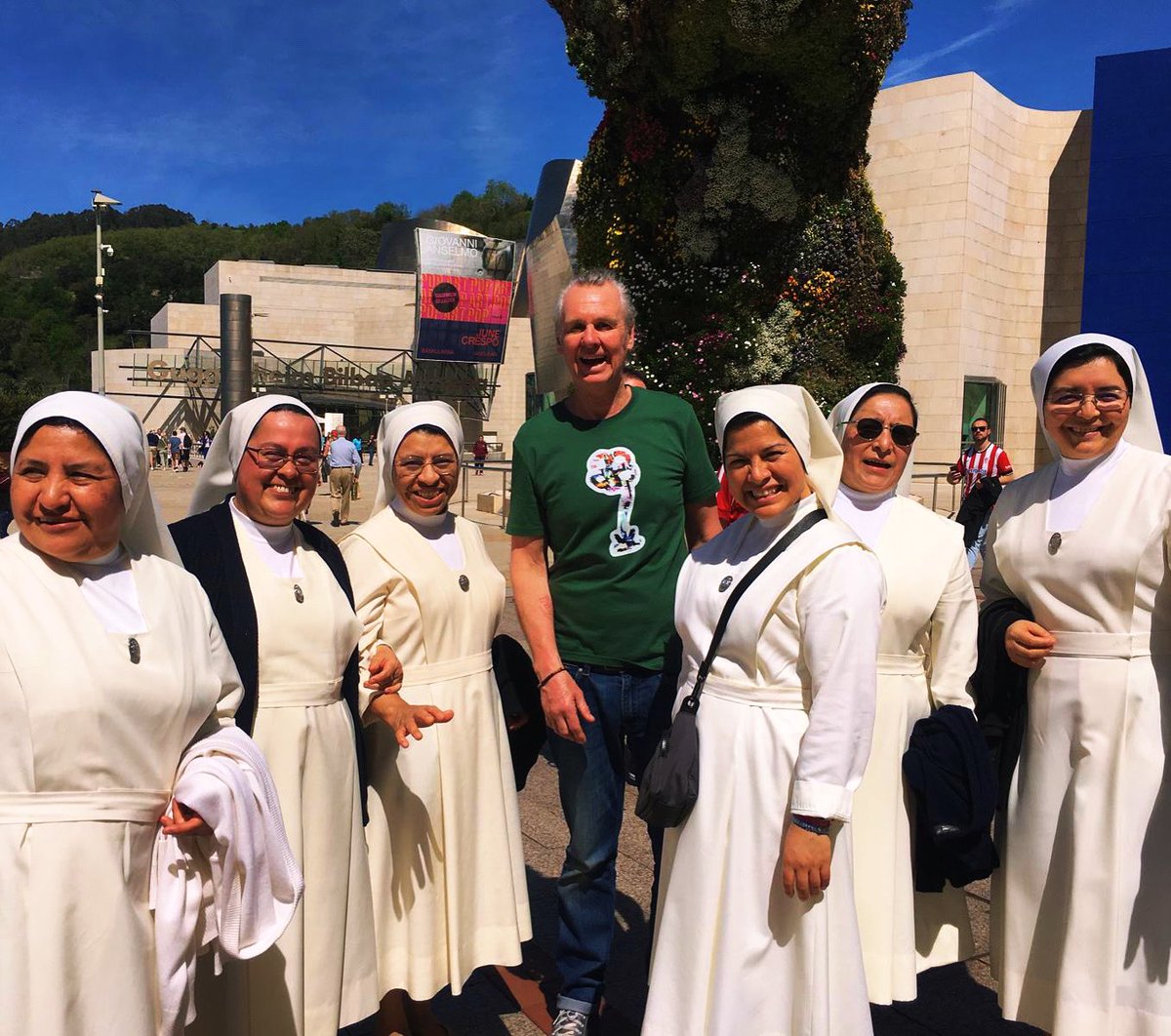 Our pal Likkleborough Tony at the @MuseoGuggenheim in my favourite city of #bilbao repo in the Acid Flower teas with some local Nuns on the run.