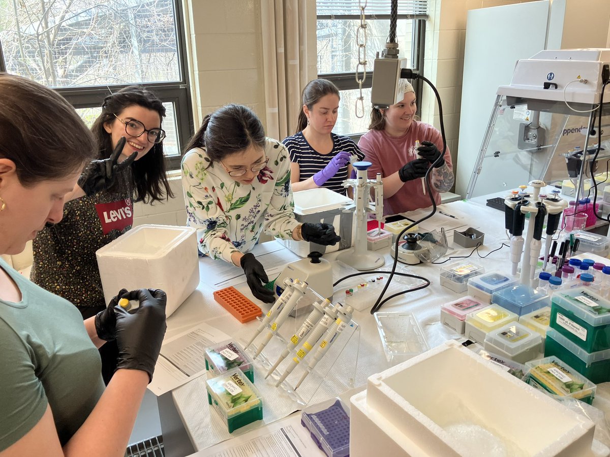 Packed lecture room for @nanopore visiting our @InnovationCA funded lab 🧪 We’ve equipped @TrentUniversity with nationally 🇨🇦 unique capacity for DNA 🧬 sequencing in environmental sciences. Thanks to Mrinal & Mel @nanopore for outstanding hands-on training!