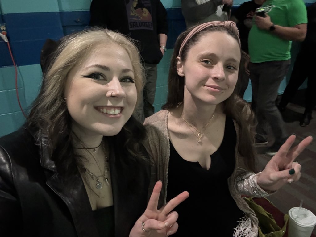 Mod appreciation day? Say less my mods traveled across the freaking country to watch me box. They are some of the best people I’ve come to call my best friends <3 they work so hard to keep my community fun and safe! Jae Brigade mods are just built different :)