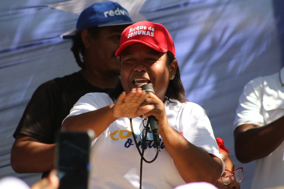 PerezGillbert's tweet photo. Nuestro Barlovento ❤️🪘

Continuamos en el municipio Brion conversando con nuestras comuneras y nuestros comuneros sobre la campaña de la consulta popular Venezuela 2024

#RebeldiaAntiImperialista 
#ConsultaPopularVenezuela2024

@NicolasMaduro @HectoRodriguez https://t.co/mrRgHJk5Tk