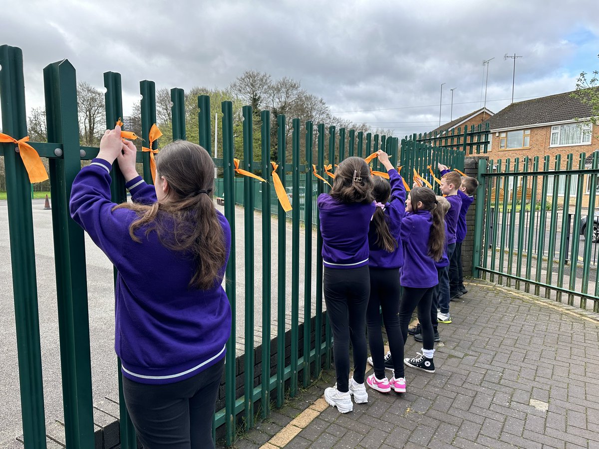 StAlbans_Sch's tweet photo. Year 6 began our Day of Action by writing messages of welcome on orange ribbon and tying them to the fence to show that everyone is welcome at St Alban’s. #Year6  #MissP #WelcomeAStranger #AsylumMatters @BrumSchOfSanc @BCPP_ @BhamDES https://t.co/ABg87EcLQu
