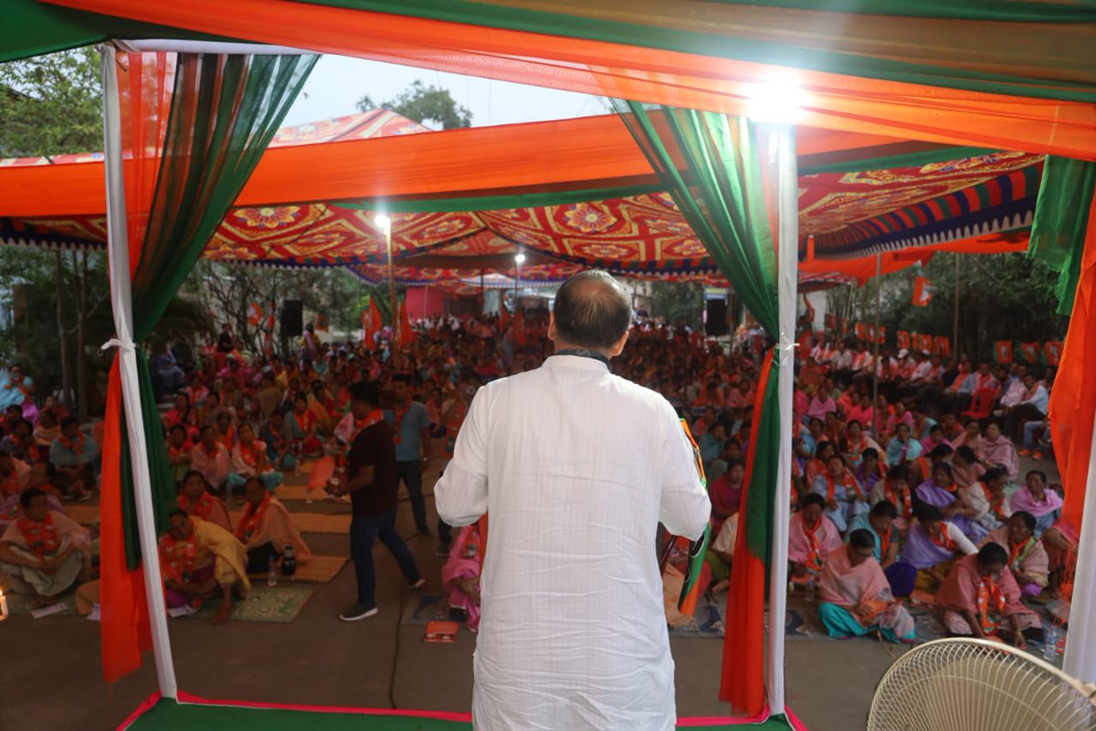 Addressed a public meeting in Wangoi A/C as a part of the ongoing election campaign for the Inner Manipur Parliamentary Constituency in the presence of H/ @BJP4Manipur President Smt. @AShardaDevi , Pabung Shri Th. Chaoba Singh H/Former Union Minister & Padma Shri awardee, (1/3)