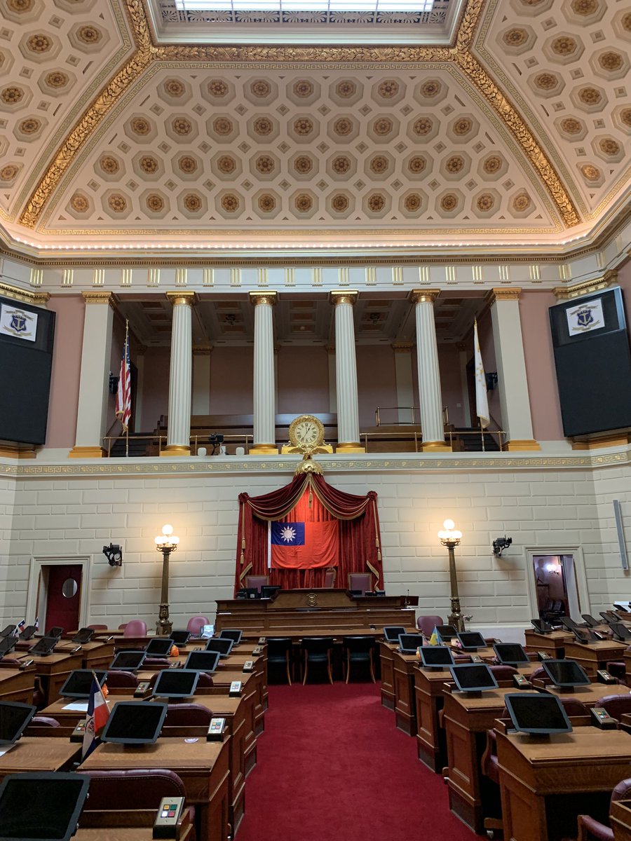 If anyone finds themselves in Providence with a few hours free, Rhode Island State House is worth a visit if you like a legislative chamber.