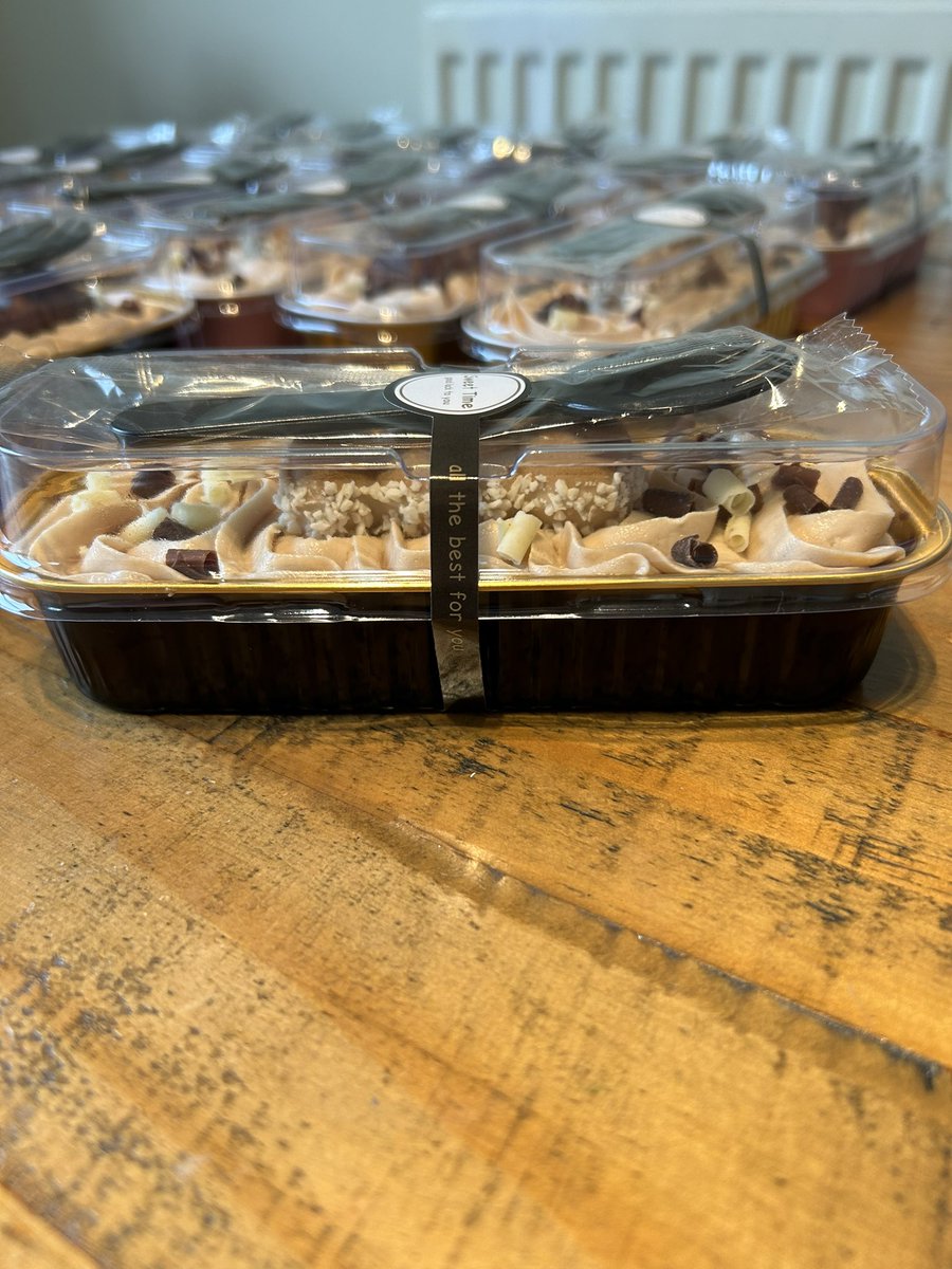 Kinder bueno cakes all individually sealed and ready for a team who needs it right now 💕

Love baking, heres hoping they enjoy them 😊
