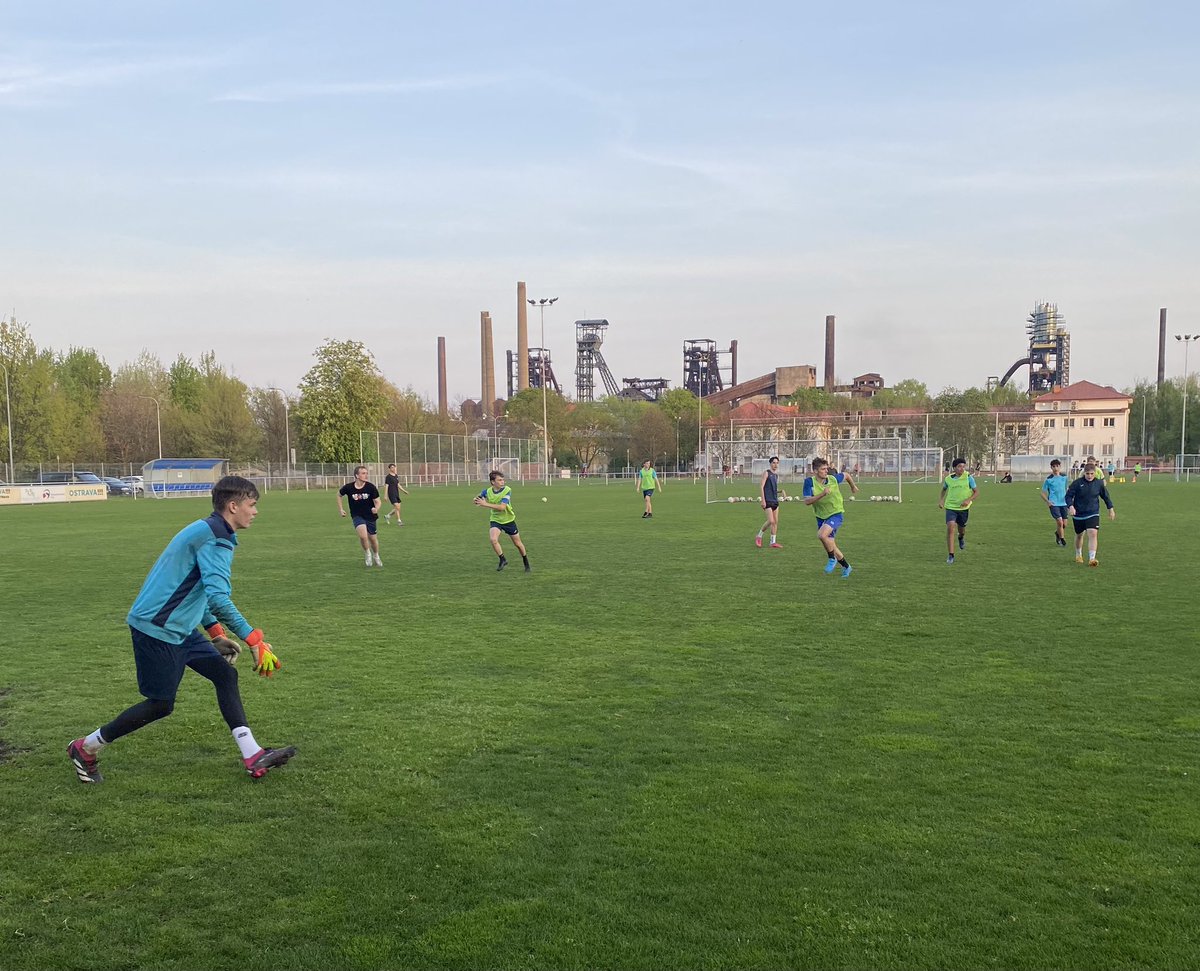 MBuki7's tweet photo. Tyhlety zcela běžné dny jsou na fotbale vlastně úplně to nejkrásnější ☺️🫶
#nothingbutjoy https://t.co/Z5NTEaLERt