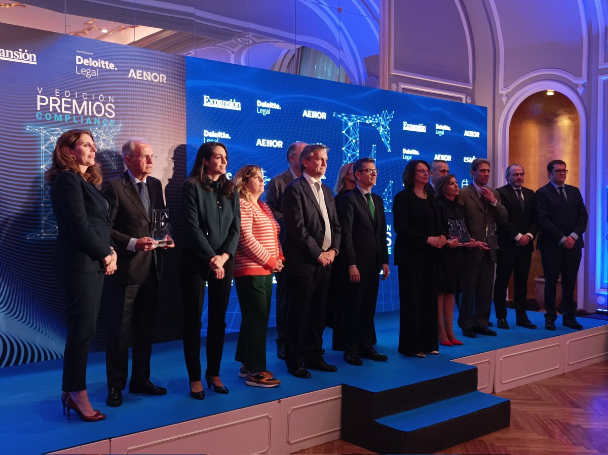 @michi_es @expansioncom @felixbolanosg @CNMC_ES 🏆 Los ganadores de la quinta edición de los #PremiosCompliance son Cristina Fabre Chicano (@Cepsa), @Cepsa, @Naturgy, @DownMadrid, @gestamp, @Heineken_ESCorp y @GRUPMEDIAPRO. ¡Enhorabuena!