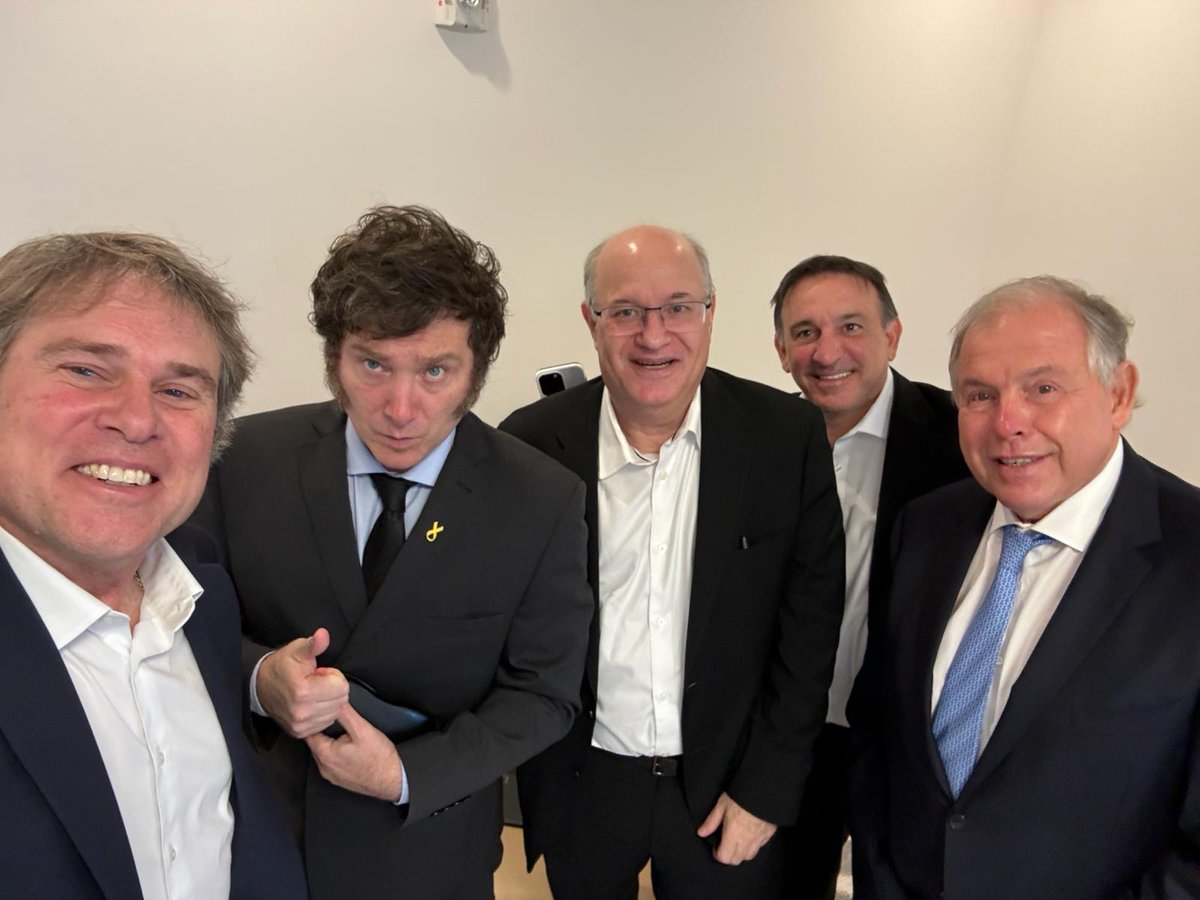 James P. Scriven (@jamespscriven) on Twitter photo Hoy participé en una reunión con el Presidente <a href="/JMilei/">Javier Milei</a> para hablar del apoyo que el Grupo BID puede aportar al crecimiento económico y el desarrollo social de la #Argentina. Desde <a href="/BIDInvest/">BID Invest - IDB Invest</a> estamos enfocados en ayudar a atraer #inversión privada e impulsar a los sectores clave Hoy participé en una reunión con el Presidente <a href="/JMilei/">Javier Milei</a> para hablar del apoyo que el Grupo BID puede aportar al crecimiento económico y el desarrollo social de la #Argentina. Desde <a href="/BIDInvest/">BID Invest - IDB Invest</a> estamos enfocados en ayudar a atraer #inversión privada e impulsar a los sectores clave