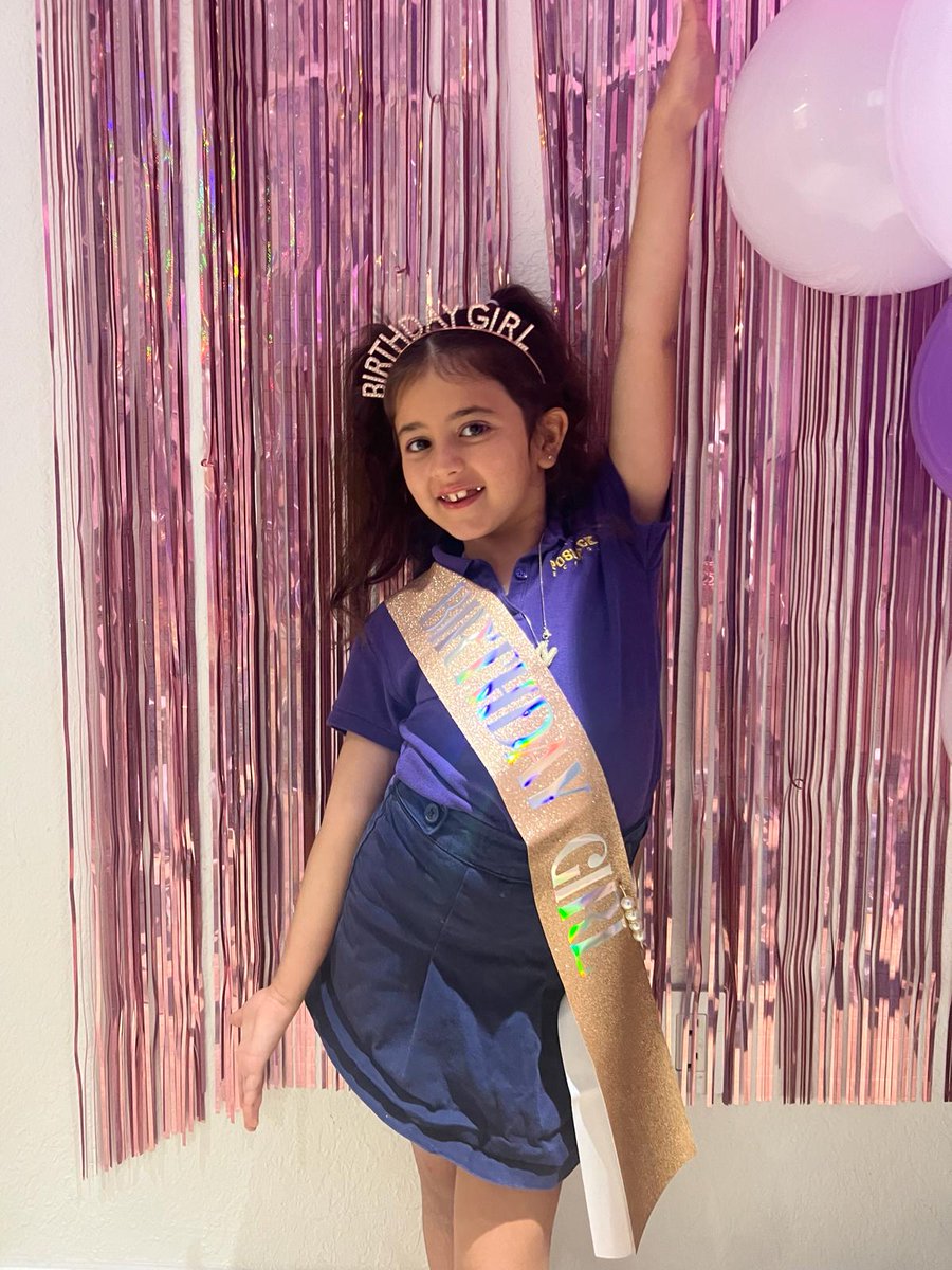 JTTmemes's tweet image. #TimeToHunt 
#birthdaygirl 
#panthersparty
@mtarich @Arlytime
birthday girl is at the game tonight - let&apos;s get a win for her @FlaPanthers!!!