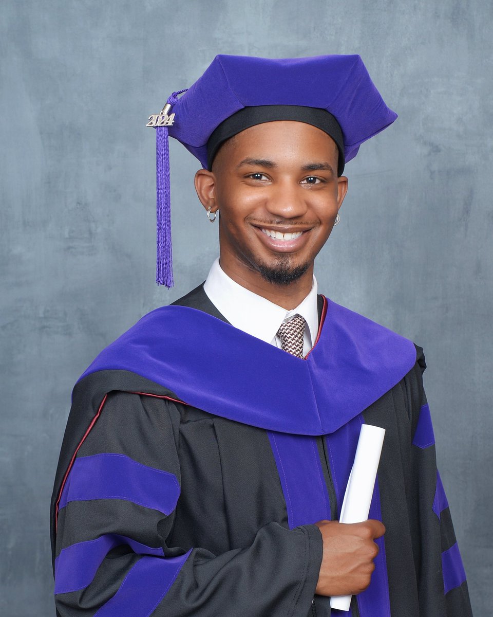AntonioAlex__'s tweet image. Alex A. Jackson, J.D. 𝙇𝙤𝙖𝙙𝙞𝙣𝙜…

One month away from being a first generation law school graduate. Glory to the most high 🙏🏽