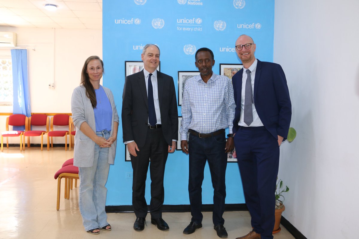 Today, UNICEF Rep. @AbdullahiUNICEF & Edu📚 chief received a visit from British Embassy in #Eritrea, delegation @david_mcilroy incoming Charge D’affaires & Joel Harding outgoing Charge D’affaires, to discuss collaborating w/ the GoSE 🇪🇷on strengthening English teacher training.