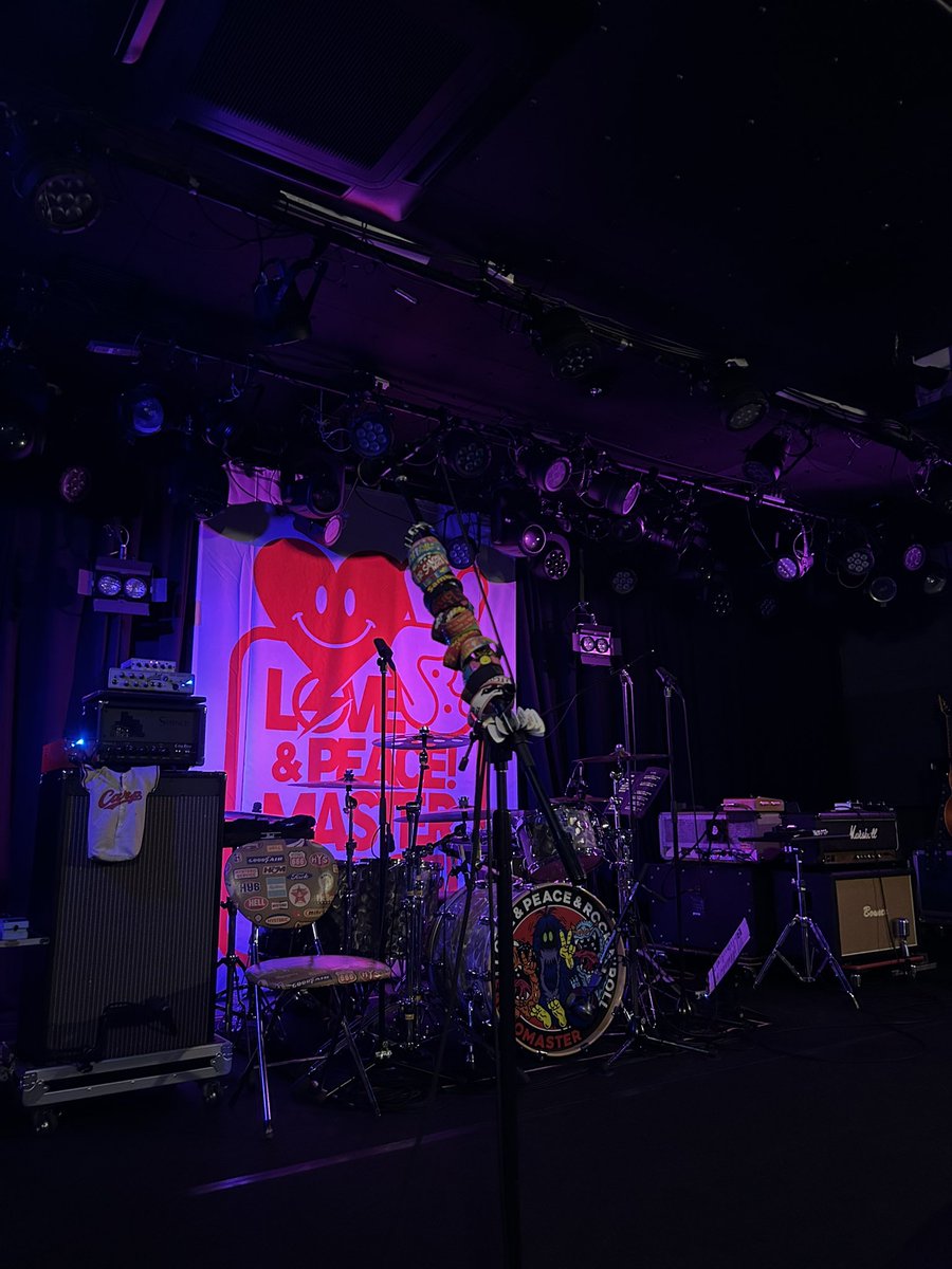 rinasm_'s tweet photo. サンボマスター最高でした
初めての最前、本当に幸せでした
ワンマンライブハウスで3時間は凄すぎたけど3時間って感じないくらい楽しかった！！！！！
死なないで生きていこう、また会いに行きます https://t.co/d9zWZLyn9d