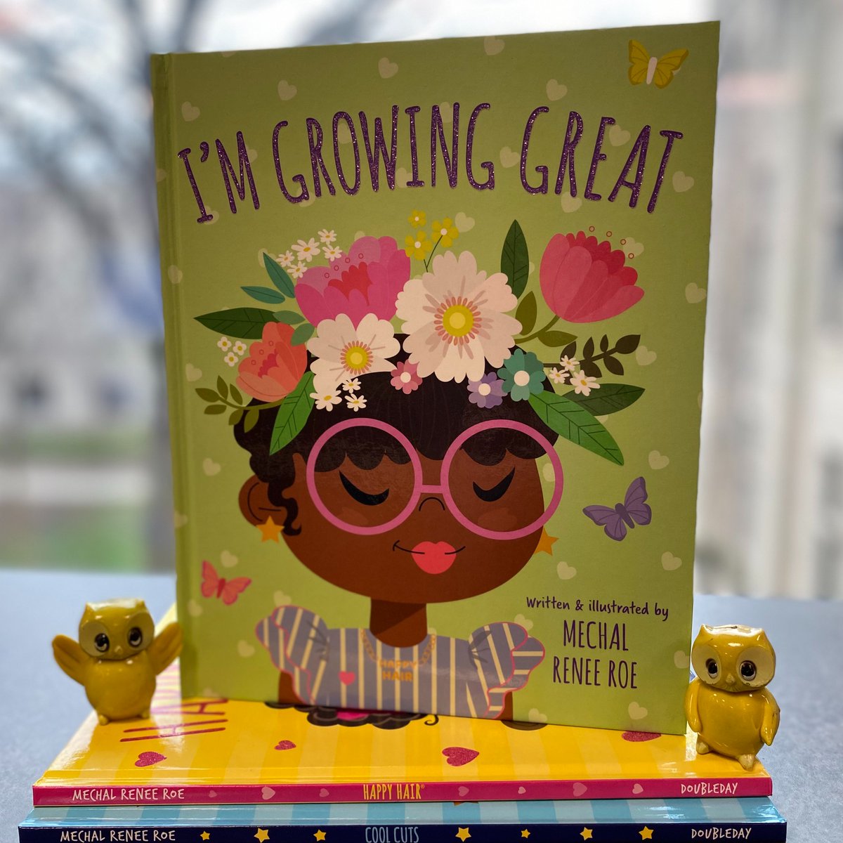 I'm Growing Great written and illustrated by Mechal Renee Roe. In this magically illustrated book, empowered black and brown girls are celebrated in wonderous nature in springtime. A perfect read-aloud! #midweekmorris #imgrowinggreat @HappyHairGirls @doubledaybooks