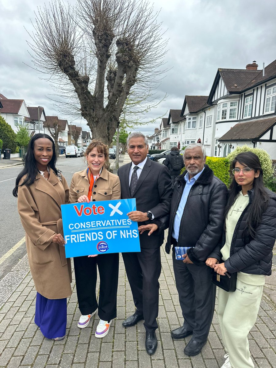 Conservative Friends of NHS out in force today in Mill Hill, campaigning alongside Secretary of State for Health and Social Care, @VictoriaAtkins , and GLA Candidate @JulieredmondW for Parliamentary Candidate @Ameet_Jogia . Amazing response at the doorstep! #NHS #Conservatives