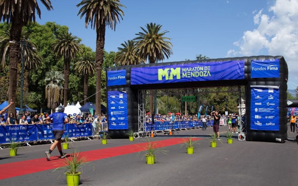 Quien viene a la Maratón internacional de Mendoza (Mim) este año? 🏃‍♀️🏃‍♂️

Tenemos un planazo para el domingo post carrera! 🙌🏻🍷

#mendoza #mim #maratoninternacionaldemendoza #abril #maraton