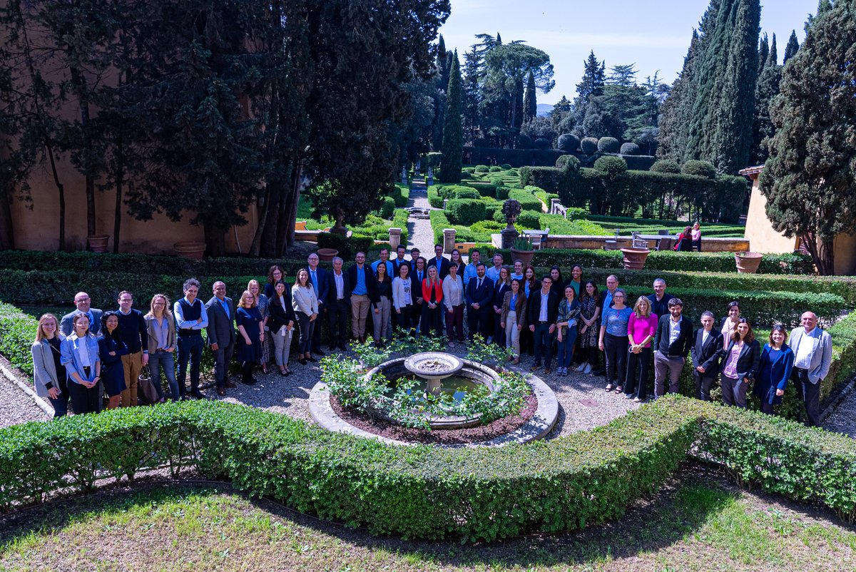 Today at @EUI_Schuman, @EUI_EU, we welcomed 36 participants on the new FSR course on #hydrogen legislation directed by Christopher Jones, to provide an immersion in the legal and technical framework of the European hydrogen sector. loom.ly/T1RrqW0