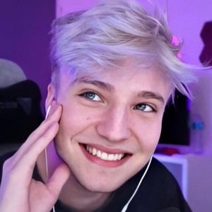 Formula_Music's tweet image. ¡DIFÍCIL! 😱
¿Con cuál de estos artistas del momento te quedas?
🔄 XCry
❤️ Juanjo Bona