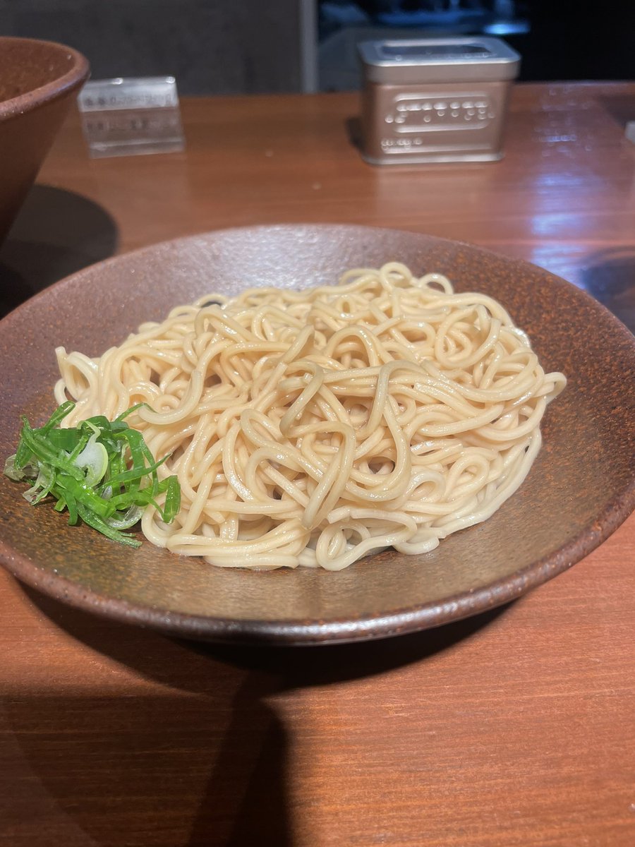 美女の誘いを断る程に行きたい 牛骨ラーメン🐮 スープがね、まろやかなんですよ🍜 お肉は美味しいし。 こういう時にしか行けないのよ。 なんなら連れて来てあげるまである。 #大井町 #和牛ラーメン繕