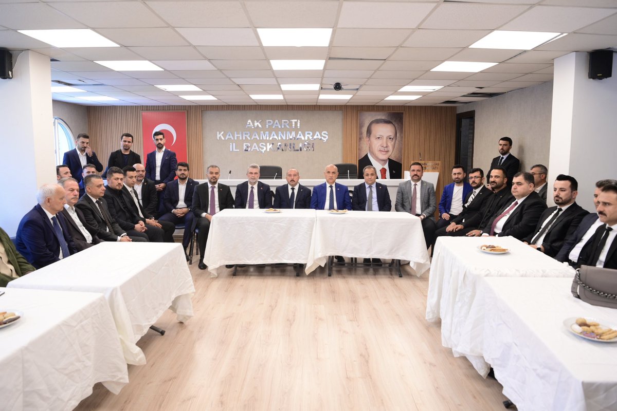 Teşkilat bayramlaşmalarında hiçbir partiye ve ittifaka nasip olmayan bir birliktelikle biraraya geliriz. Bizi biz yapan; Cumhur’un bize güveni ve bu birlikteliğimiz. 📍AK Parti ve MHP teşkilatımızla bayramlaşma