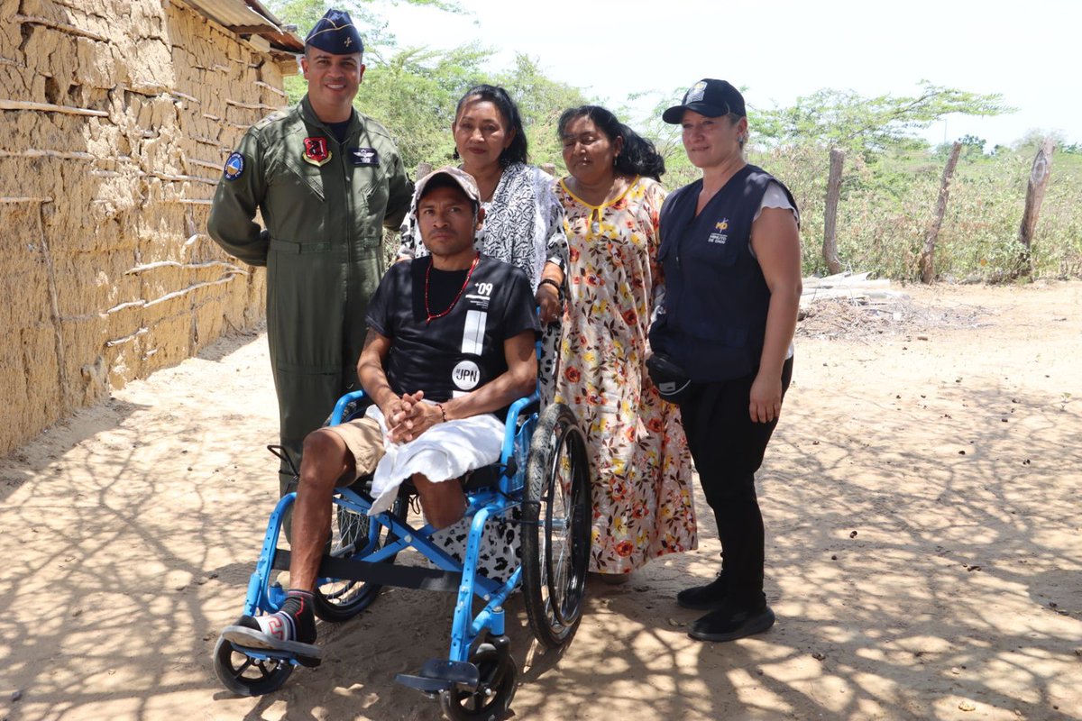 Cerca de 200 habitantes del municipio de Rovira, #Tolima, recibieron atención médica especializada, gracias a una jornada de apoyo al desarrollo adelantada por nuestra @FuerzaAereaCol, @MinutodeDios y la alcaldía municipal.  
 #ProtegemosLaVida