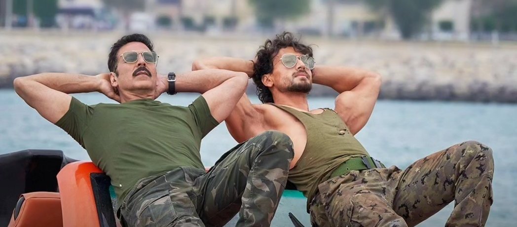 filmynewsnetwrk's tweet photo. #BadeMiyanChoteMiyan Estimated Overseas Opening:

UK - £51K
US / Canada - $110K
Gulf Premieres - $400K (37K Admits)

Total Gross - $600K+ approx https://t.co/vzJyX1LhP9