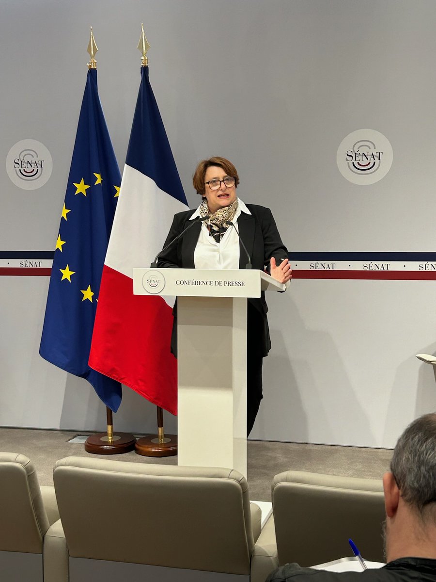 @antoinetteguhl au nom du groupe écologiste a tenu un point presse ce jeudi. 👉Notre sénatrice mènera bientôt une mission flash sur le scandale des eaux contaminées. 👉Objectif : faire toute la lumière sur les politiques publiques en matière de contrôle des eaux en bouteille