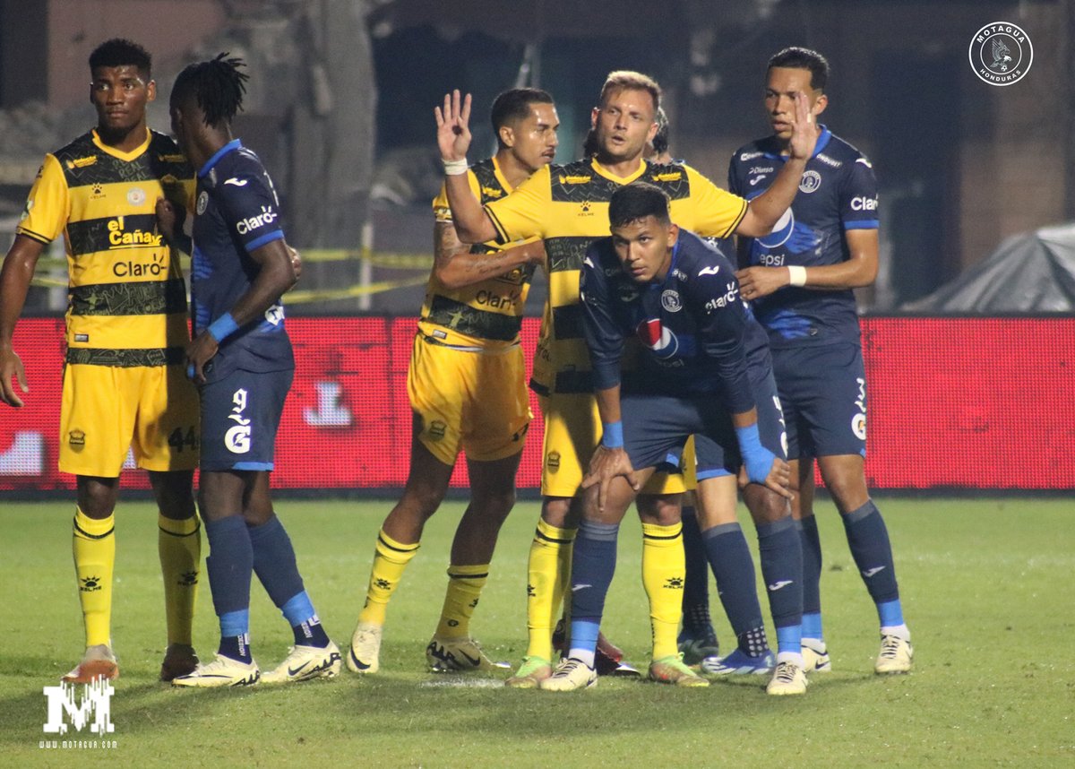 MOTAGUAcom's tweet photo. 📸 | Las postales que nos dejó nuestro partido reprogramado de la jornada 1️⃣1️⃣ en el Nacional 🦅 🆚 🚂
#Motagua #PostalesAzules #CiclonAzul https://t.co/DiVC2PbH6o