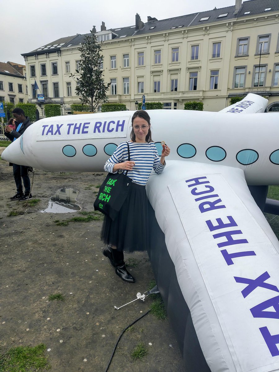 Action des ONG devant le Parlement européen pour réclamer une taxation des plus riches #TaxTheRich C’est indispensable pour financer la transition ! Pour @Ecolo, il n’y aura pas de transition verte sans transition juste #Choisirlavenir #PlusVertPlusJuste