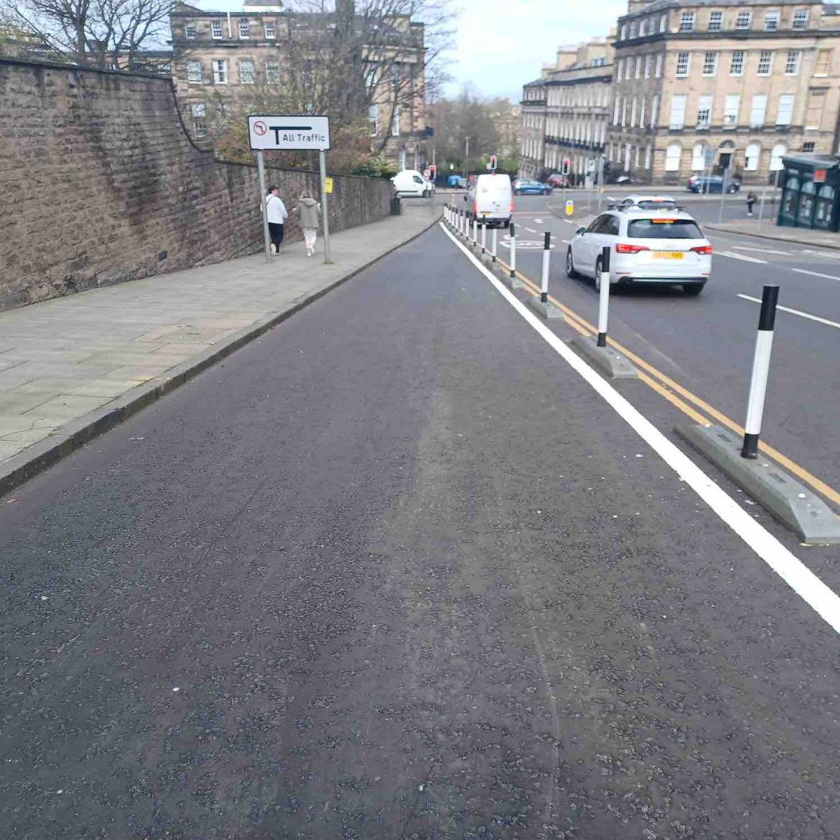 BEWARE #EDINBURGH #CYCLISTS Anyone cycling south from Charlotte Square towards Albyn Place should look out for this strange road layout, especially after dark as the armadillos will get you if you try and exit.