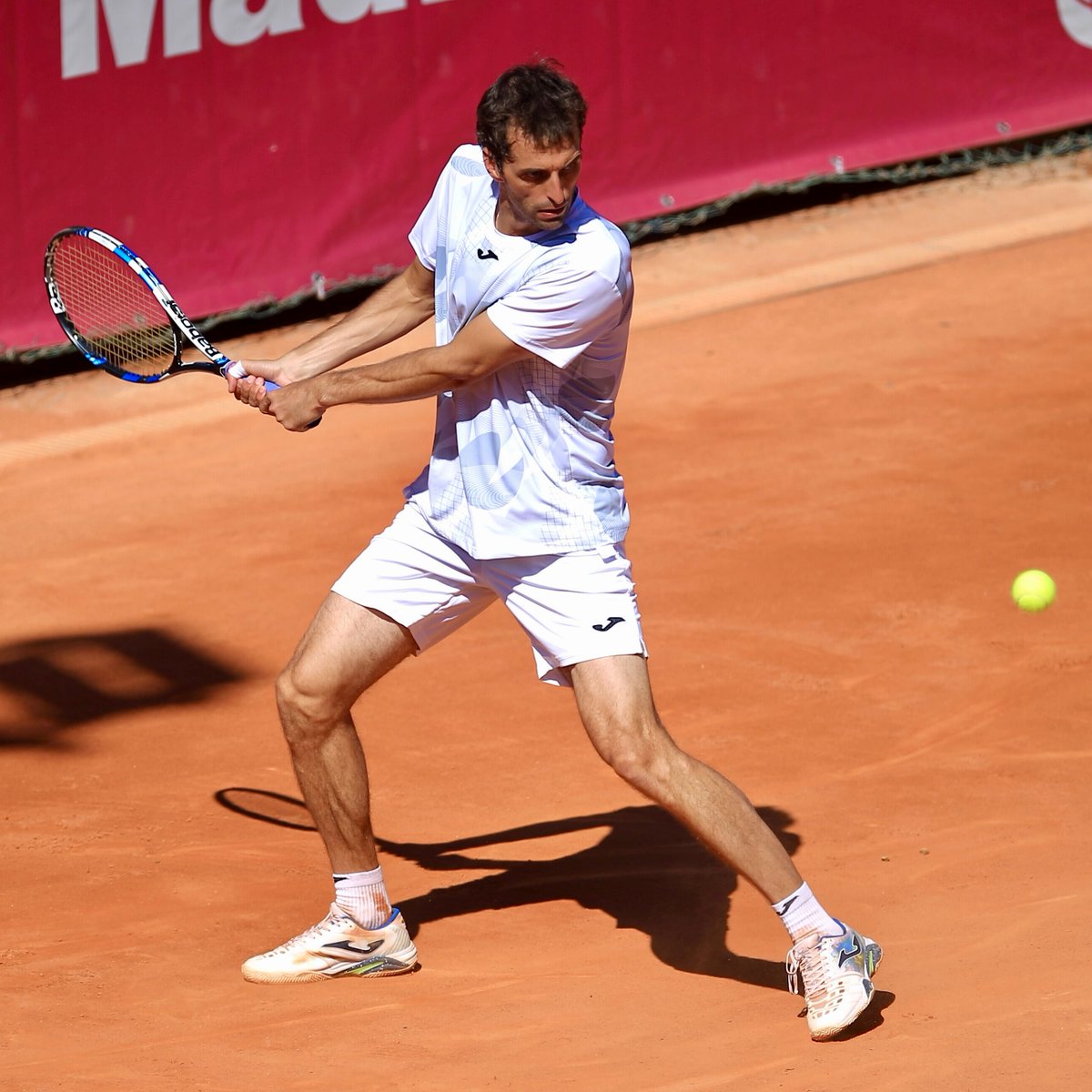 🫡 𝗖𝗨𝗔𝗥𝗧𝗢𝗙𝗜𝗡𝗔𝗟𝗜𝗦𝗧𝗔 @albertramos88 se impone por 7-6(2) 6-4 a Oriol Roca y se lleva el duelo español de la jornada en el #ATPChallenger de Madrid ¡Segundos cuartos de final de la temporada para el catalán! 👊