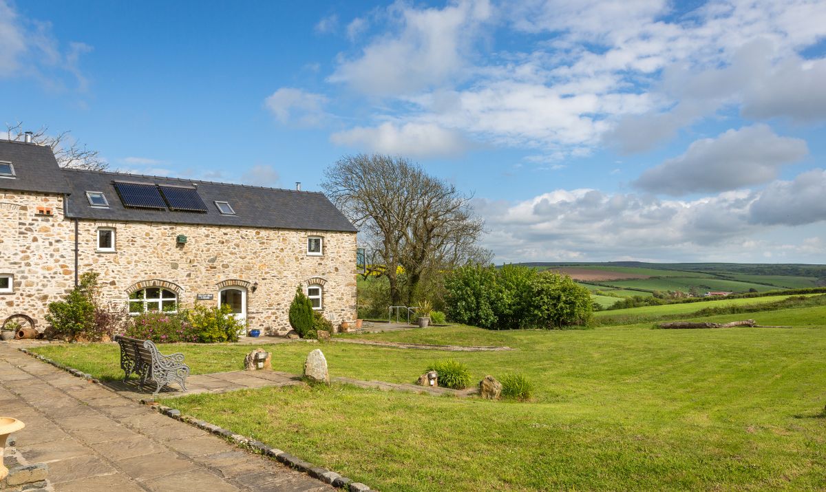 With a collection of 4 luxury self-catering cottages @ecobarns offer accessible holidays in the beautiful unspoilt county of Pembrokeshire. The cottages have level entrances, wider doorways & ramps to the front doors, ground floor bedrooms & wetrooms🔗 bit.ly/3vQc141