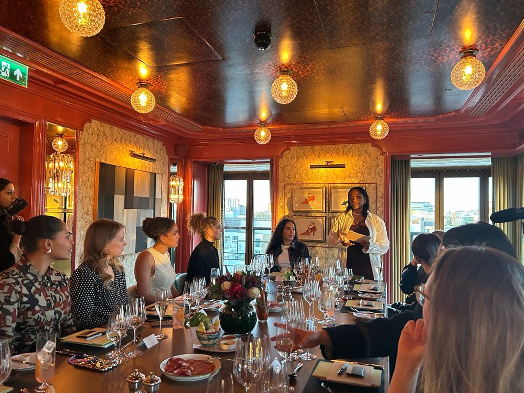 On trust, @sharmadeanreid + @thestackworld ran a brilliant dinner for female leaders in media, fashion, news, tech to discuss and dissect ~the mood~ across superelection years, global instability + Gen Z work ethic + ambition To small smart groups building collective brains 🧠