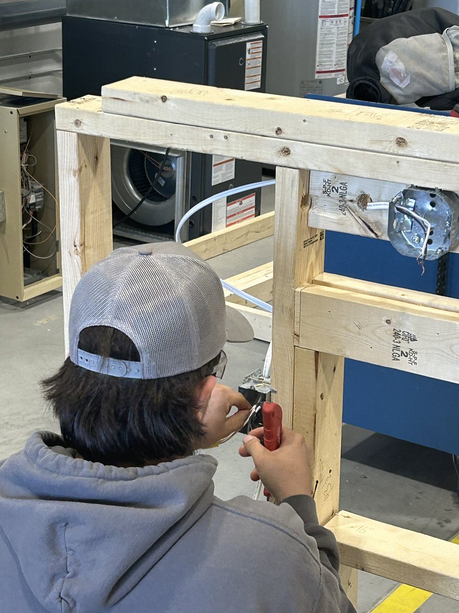 HCDSB Pathways (@hcdsbpathways) on Twitter photo Some of our Dual Credit/Full Day Co-op students from <a href="/CtKHH/">Christ The King SS</a> engaging in some electrical work <a href="/sheridancollege/">sheridancollege</a> . <a href="/HCDSB/">Halton Catholic DSB</a> <a href="/emdelsordo/">Em Del Sordo, OCT</a> Some of our Dual Credit/Full Day Co-op students from <a href="/CtKHH/">Christ The King SS</a> engaging in some electrical work <a href="/sheridancollege/">sheridancollege</a> . <a href="/HCDSB/">Halton Catholic DSB</a> <a href="/emdelsordo/">Em Del Sordo, OCT</a>