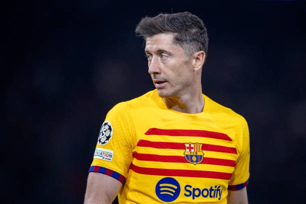 Robert Lewandowski was the Barcelona player who covered the longest distance against PSG with 10.66 kilometers. ROBOT. 🇵🇱⚡️