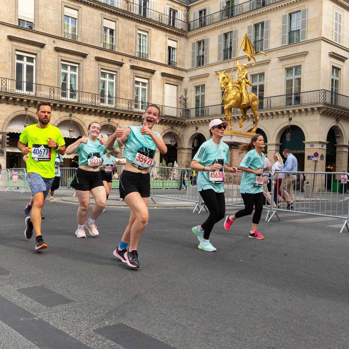 Parcourir Paris en courant 🤩 📸 A.S.O./ Lucas Prevost