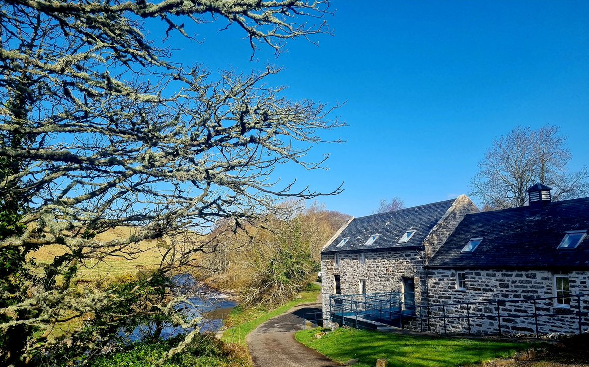 BookSource1's tweet photo. Some of our publishers have their office in the most idyllic settings. This one belongs to @WhittlesBooks Lovely visit to them today. #Publisher #PublisherServices #ScottishPublishing #Dunbeath #Caithness https://t.co/TclNLinu7s