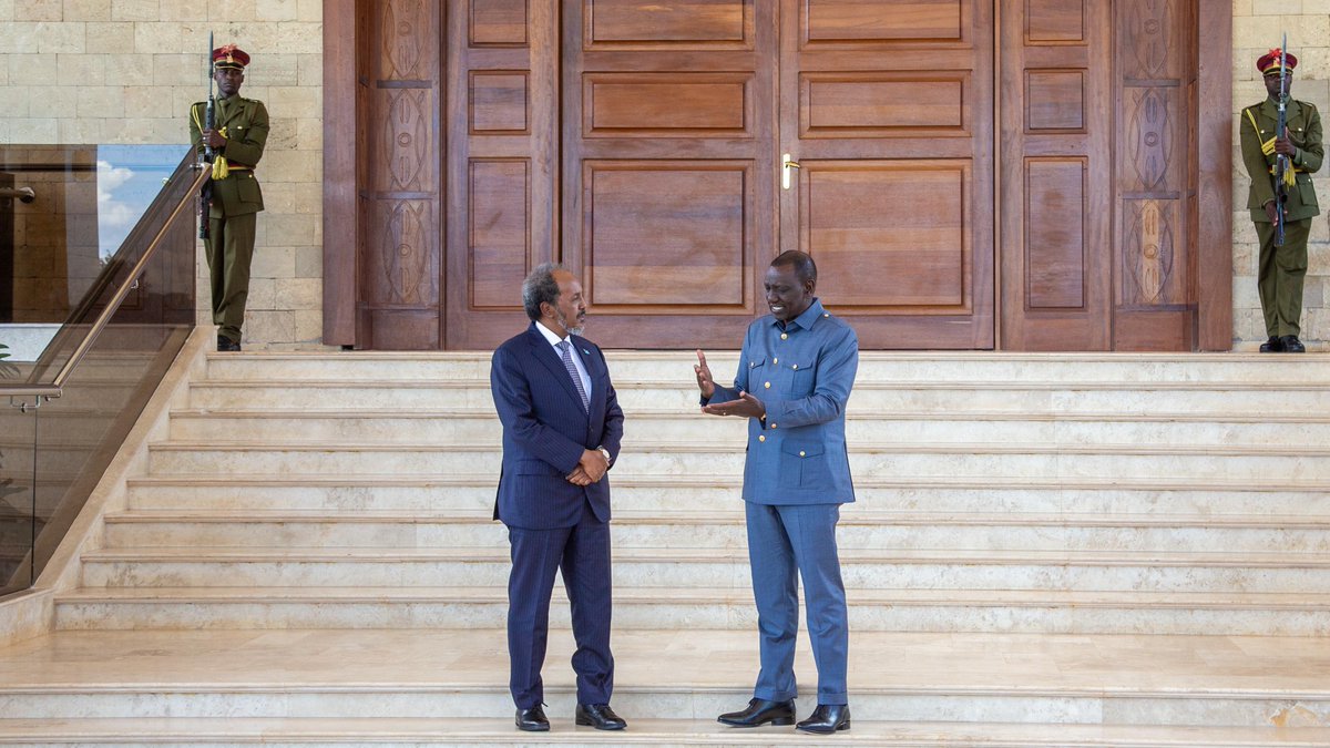 Kenya reaffirms its commitment to working with Somalia to furthering peace and security in the region for our shared prosperity. Hosted President @HassanSMohamud of Somalia at @StateHouseKenya, Nairobi and discussed joint initiatives to fight terrorism and general insecurity in…