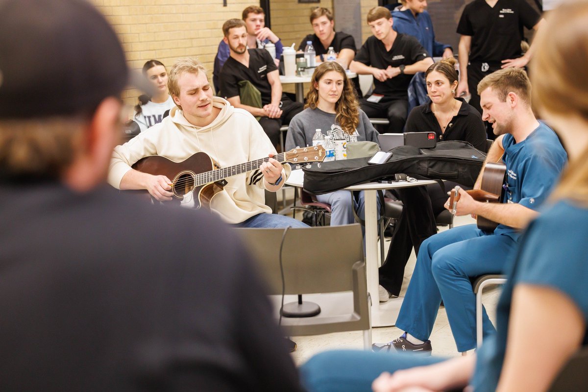 Yesterday we kicked off our first lunchtime live of 2024. D2 Sam Sullivan and M2 Nelson Howell provided a much-needed acoustic music session for our faculty, staff, and students. We can't wait until the next one! Photos: @ummcnews