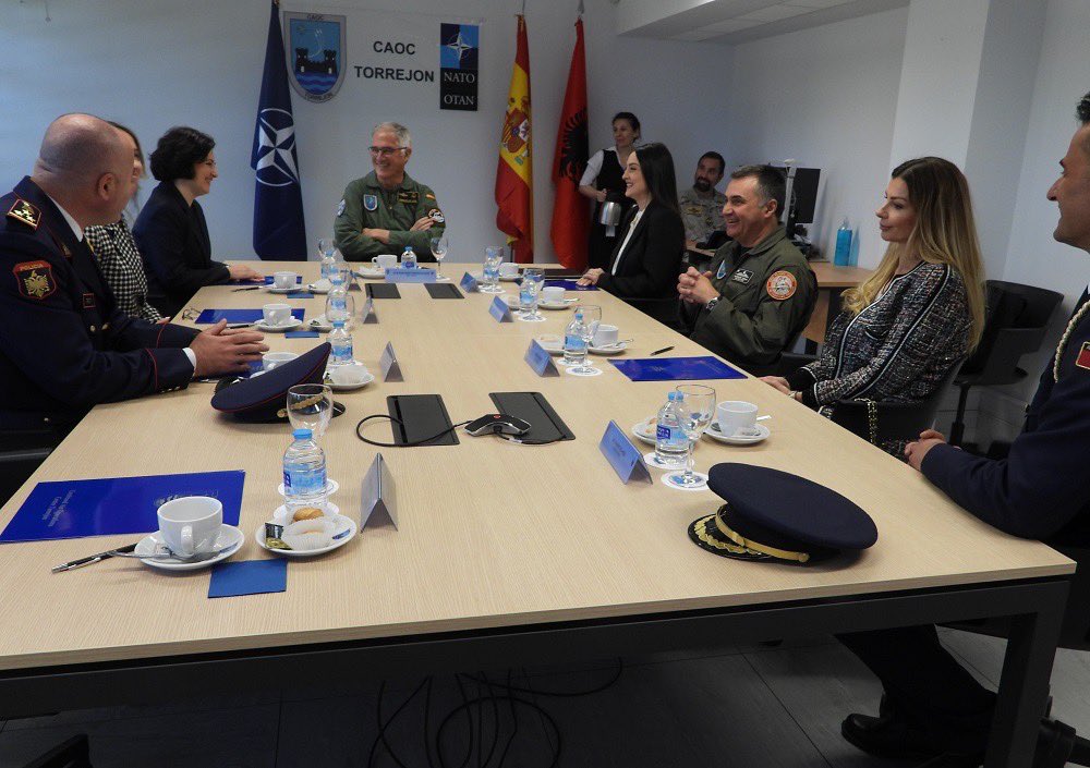 On the 75th anniversary of #NATO and the 15th anniversary of Albania’s membership to the Alliance, I visited #CAOC Combined Air Operations Centre, Torrejon. Lt. Gen Sanchez de Lara, thank you for the hospitality! emad.defensa.gob.es/en/prensa/noti… @AlbanianDiplo @MinMbrojtjes